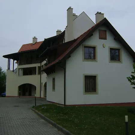 Appartamento Arnyas Lakopark Alsópáhok